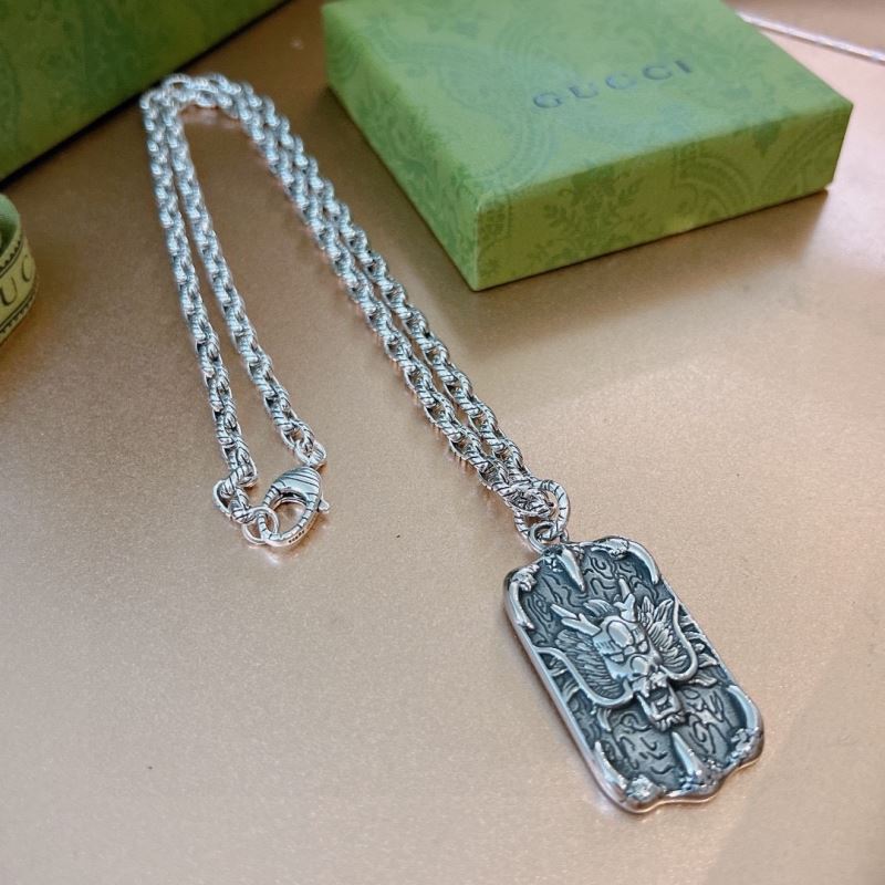 G*u*i necklaces